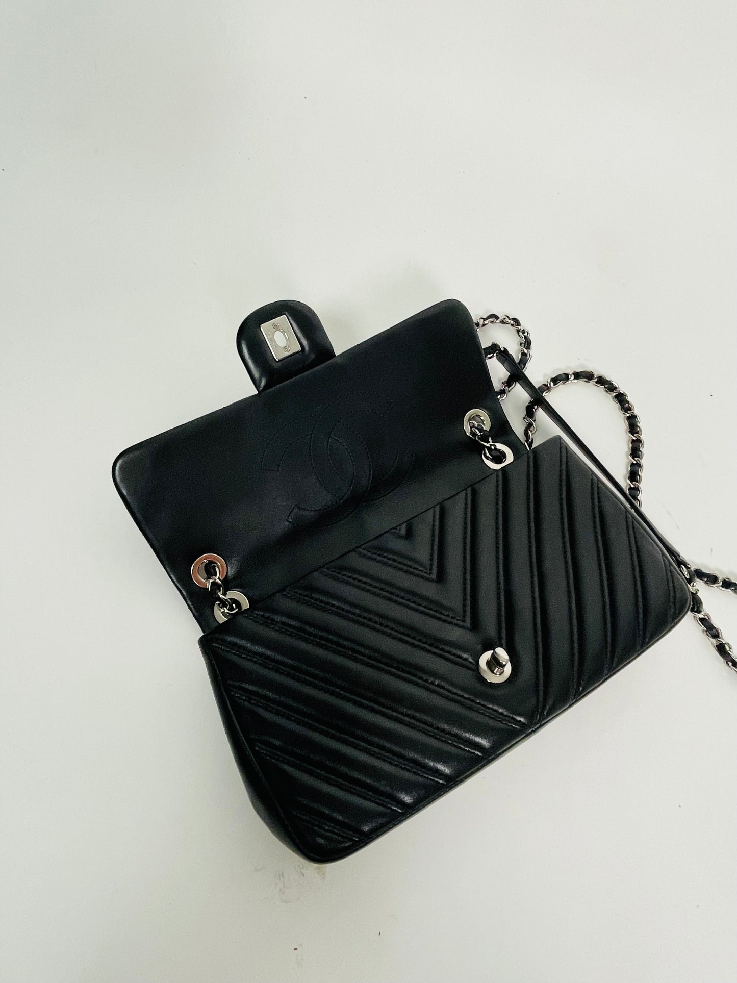 CHANEL single flap medium