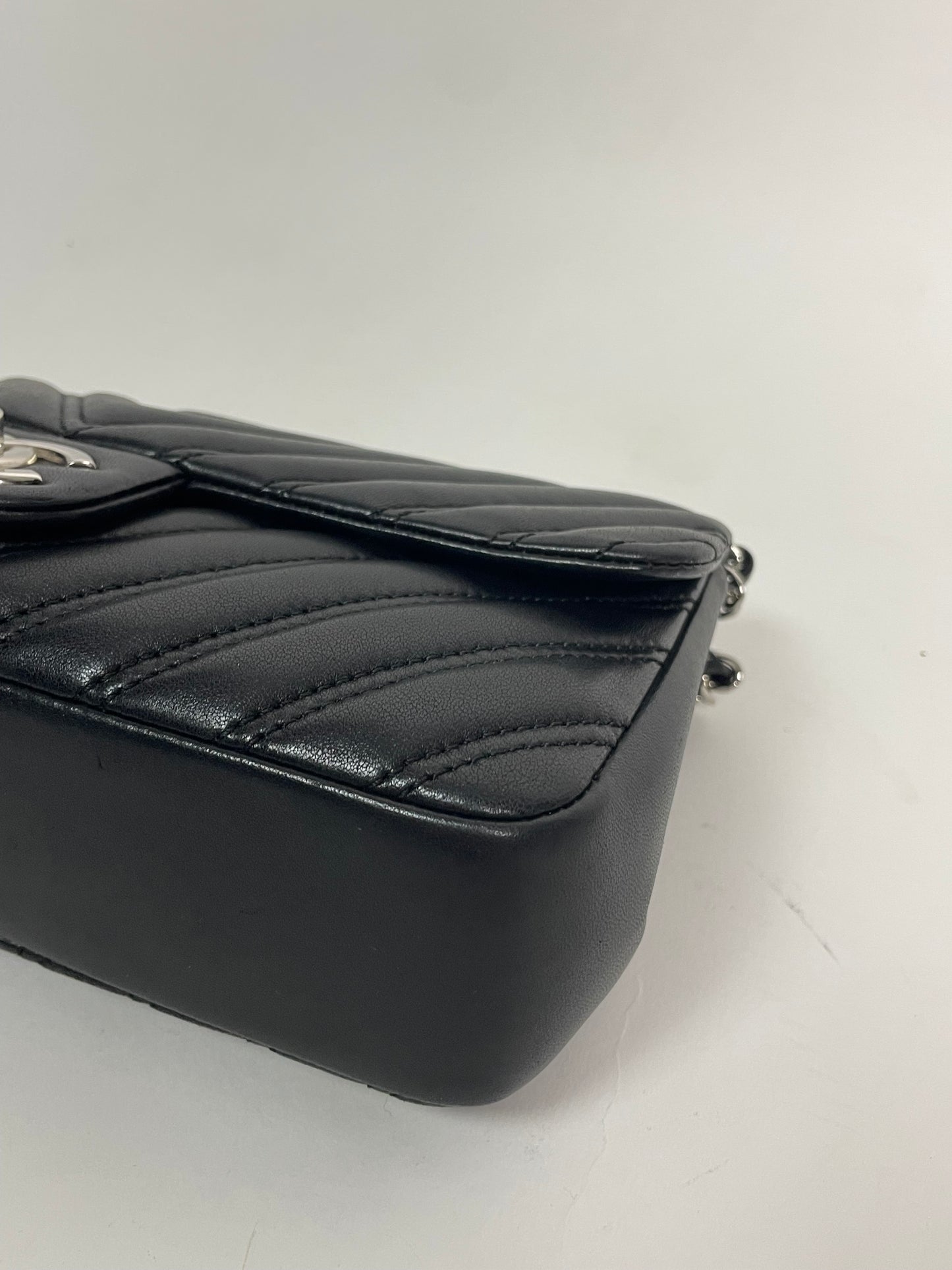 CHANEL single flap medium