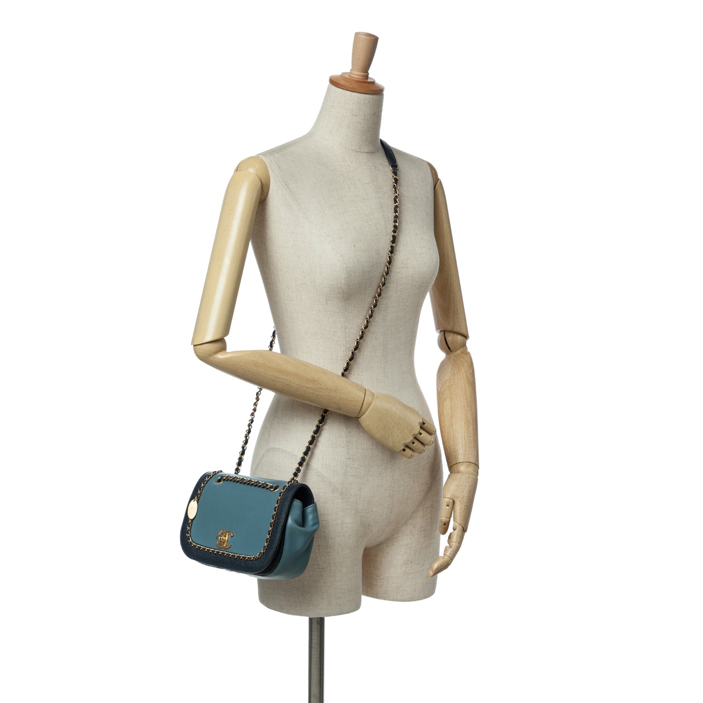 CHANEL lovely chains flap