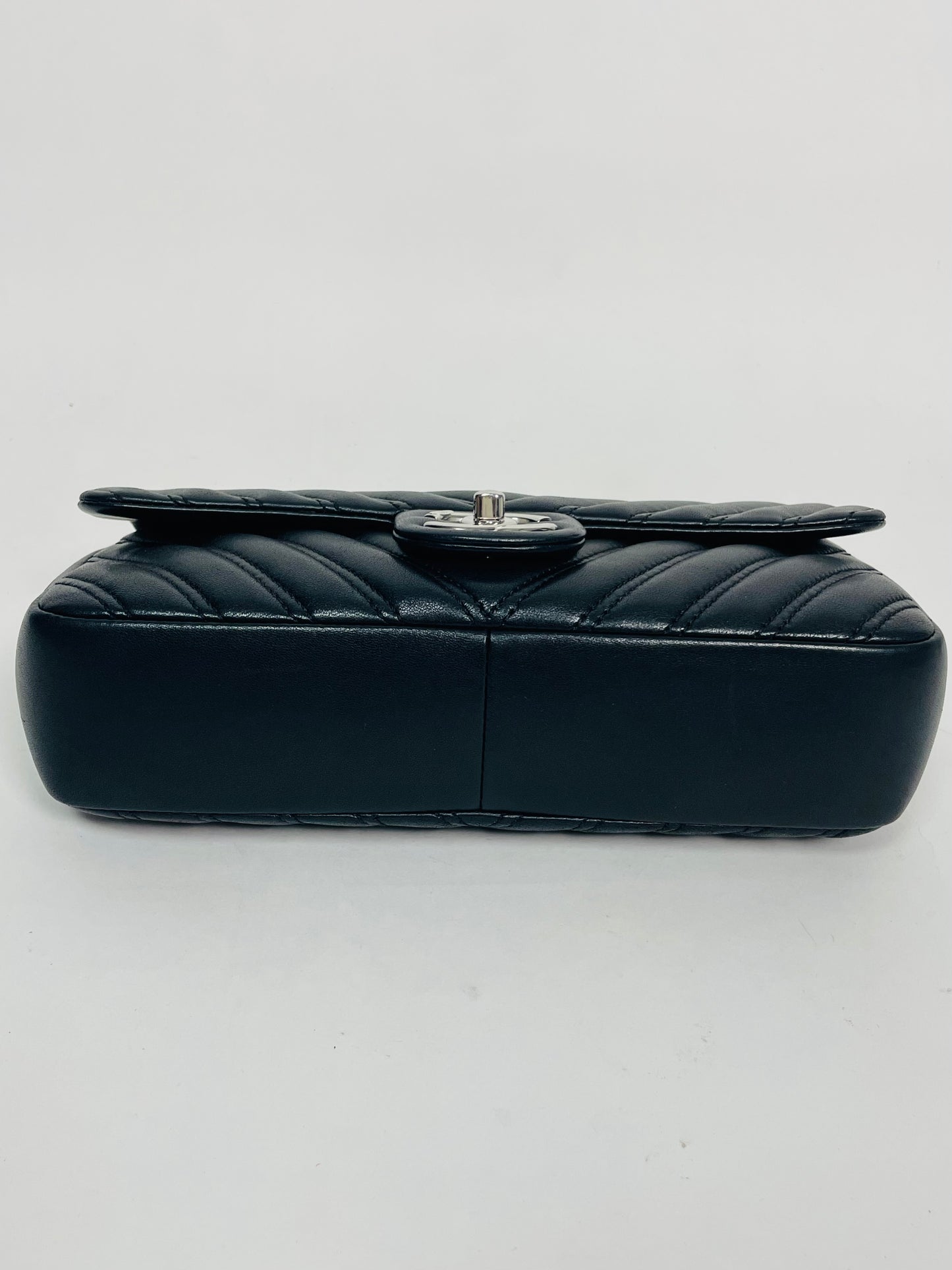 CHANEL single flap medium