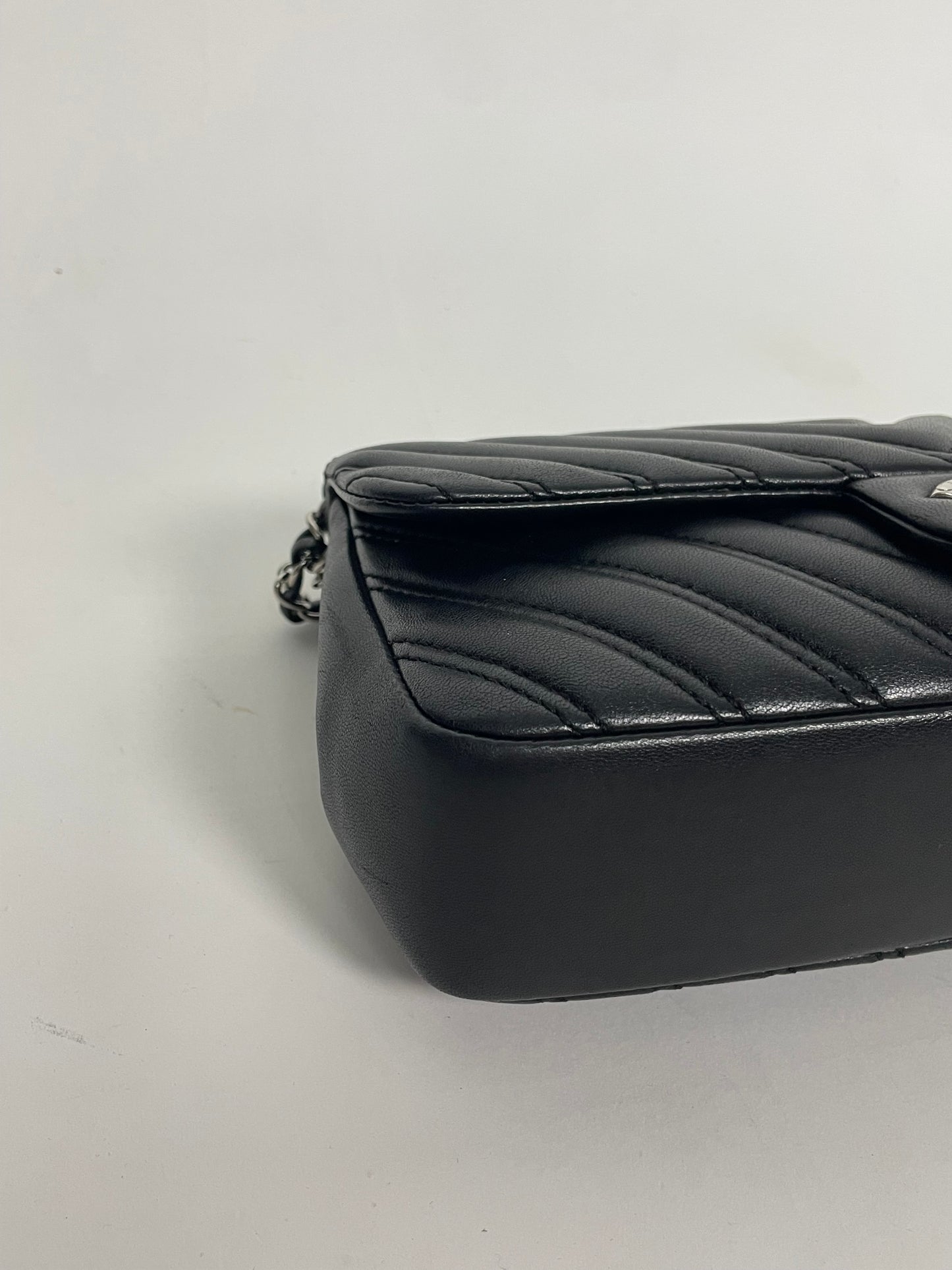 CHANEL single flap medium