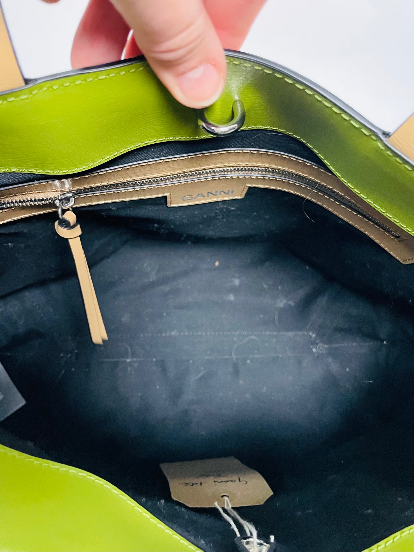 Ganni tote