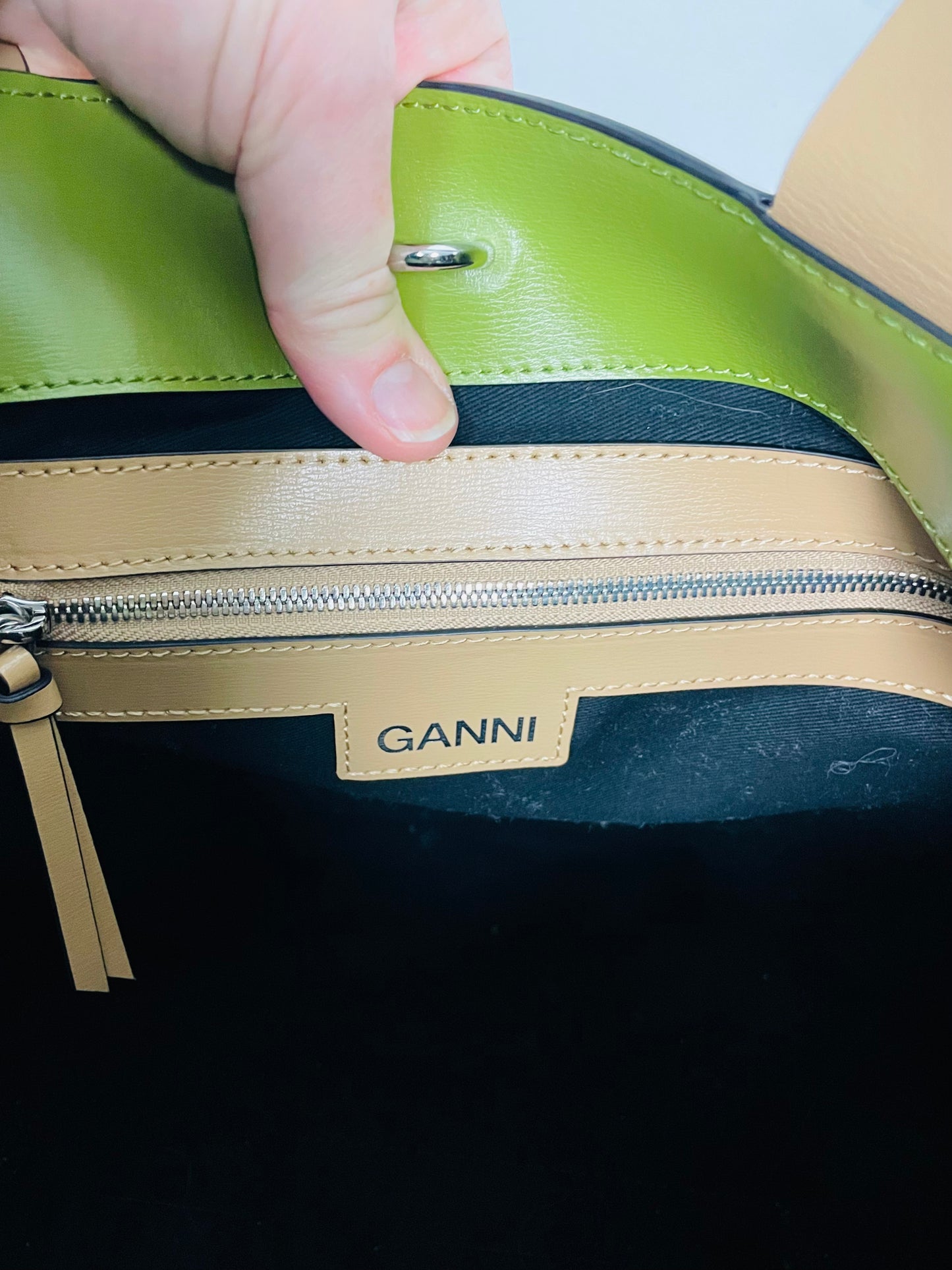 Ganni tote