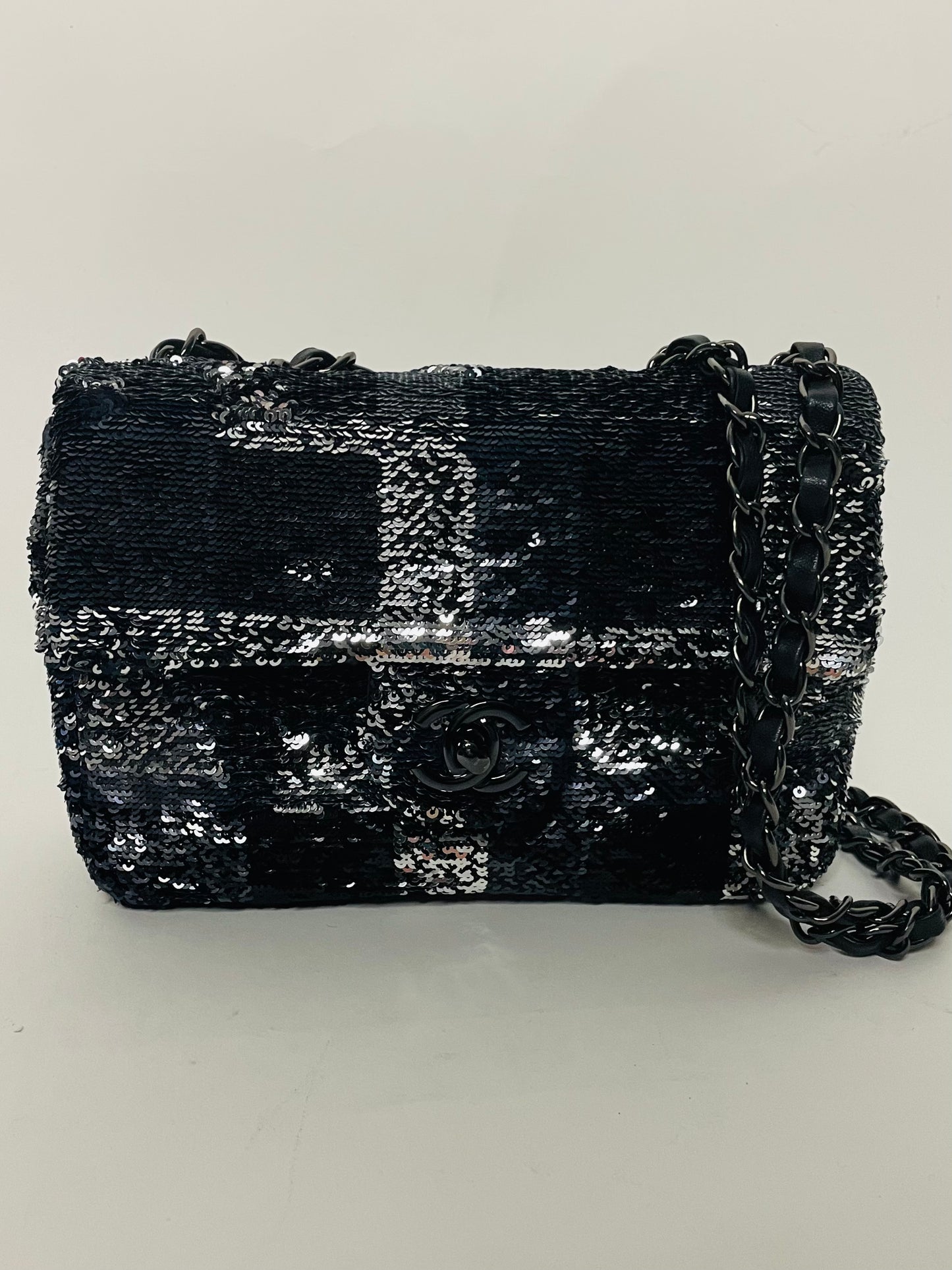 CHANEL sequin lambskin small single flap
