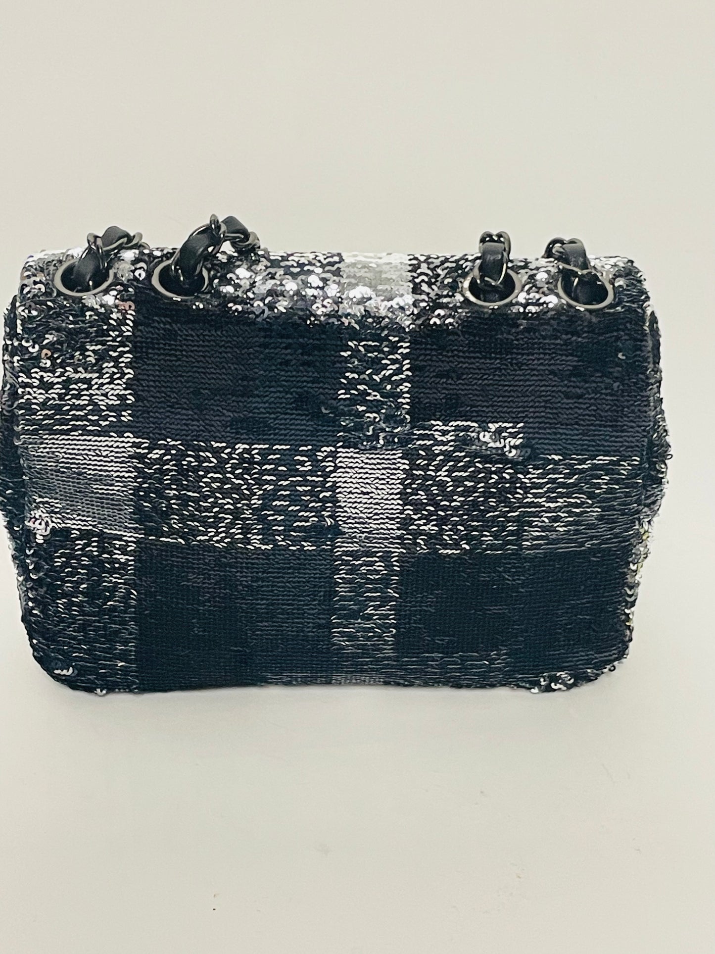 CHANEL sequin lambskin small single flap