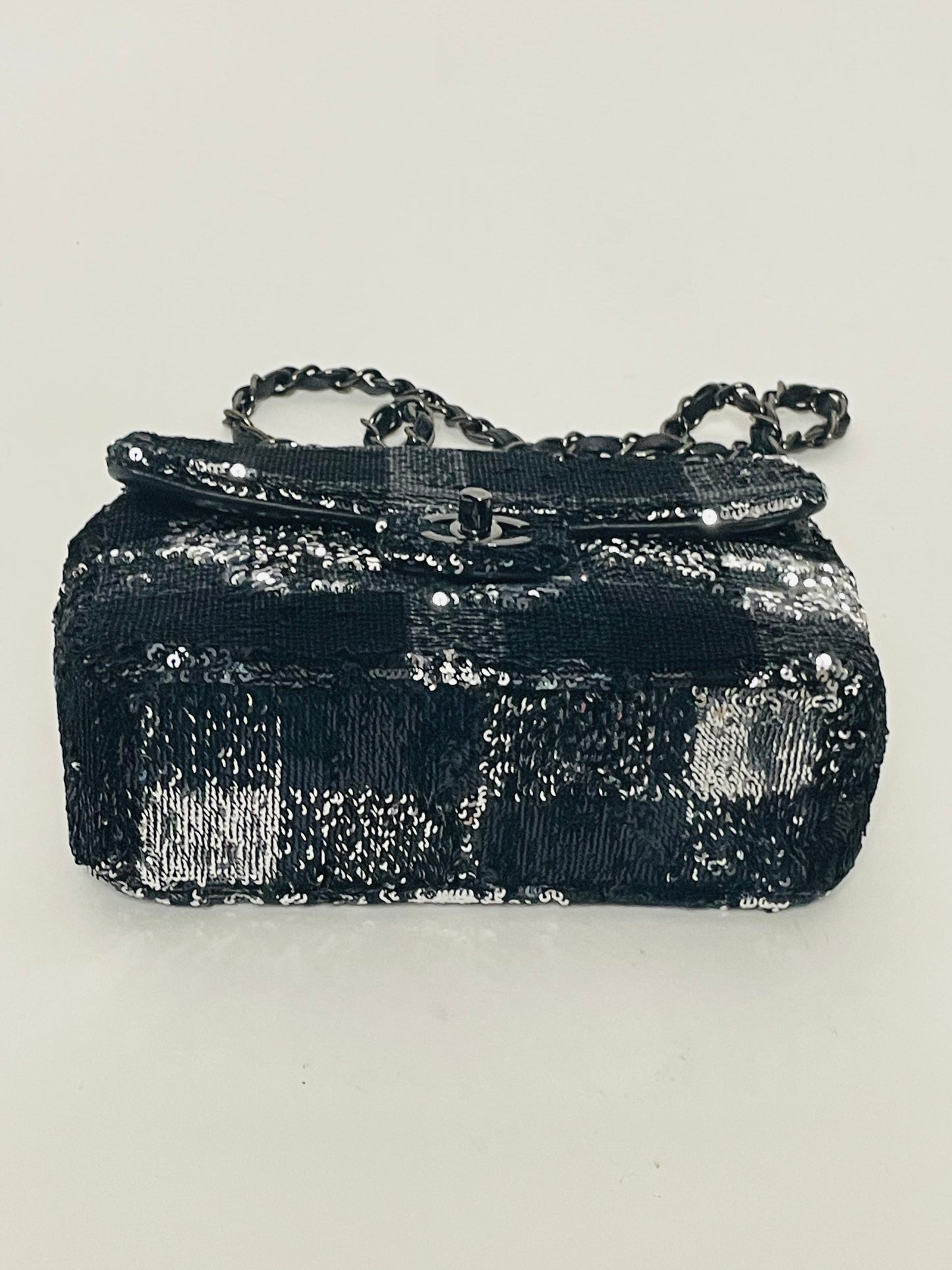 CHANEL sequin lambskin small single flap