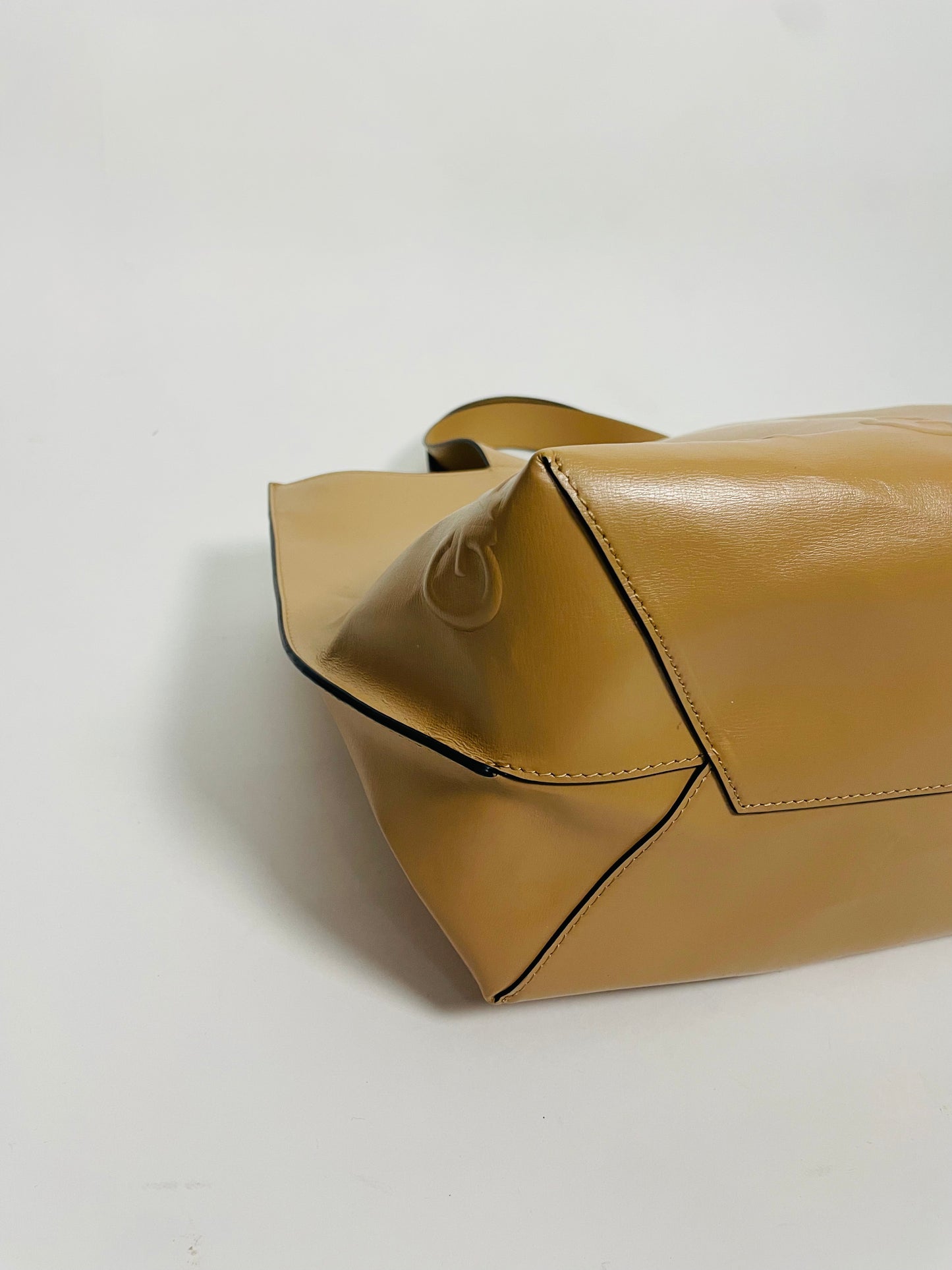 Ganni tote