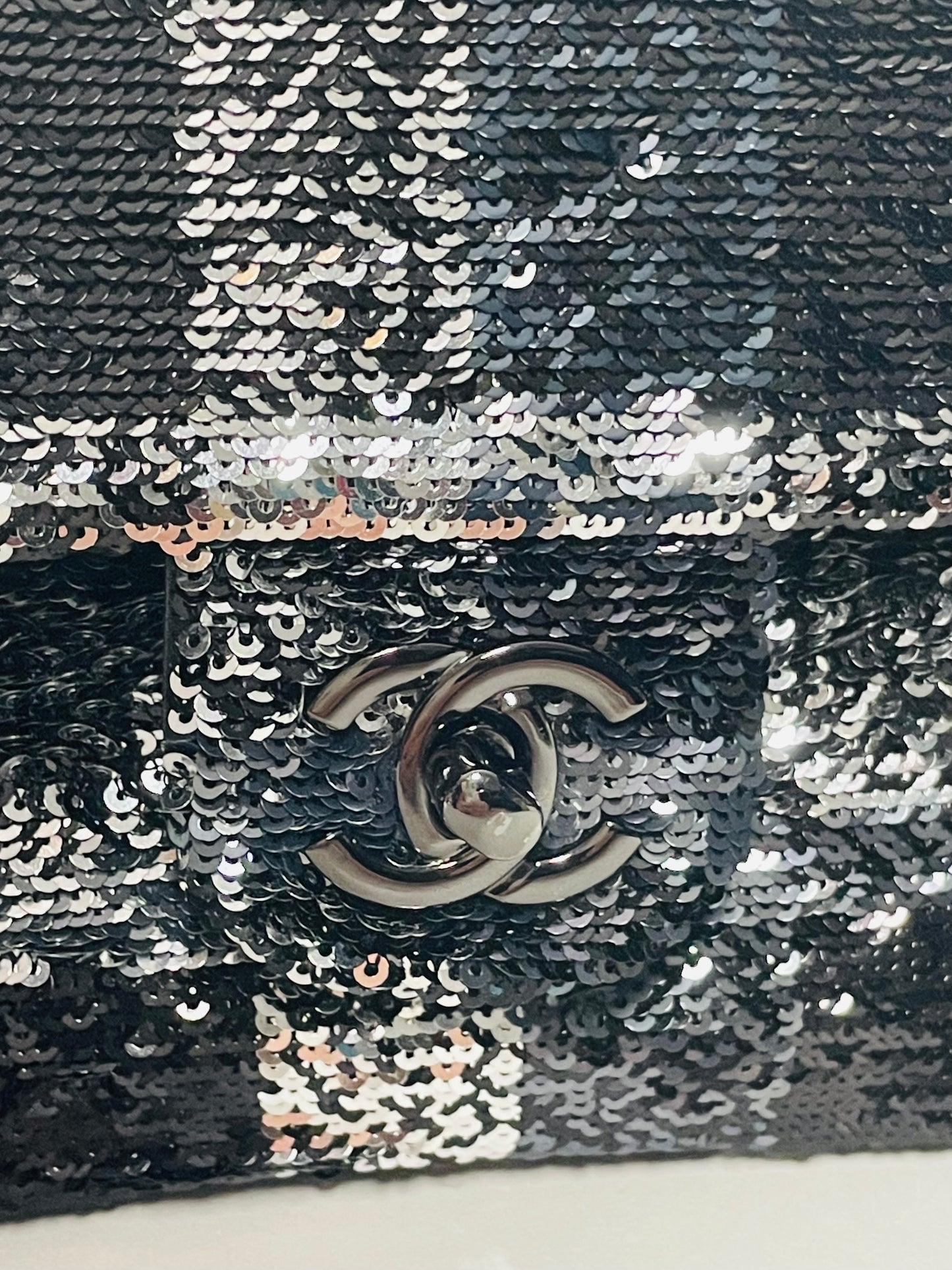 CHANEL sequin lambskin small single flap