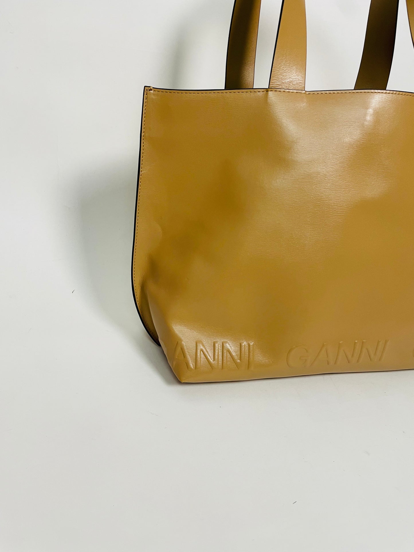 Ganni tote