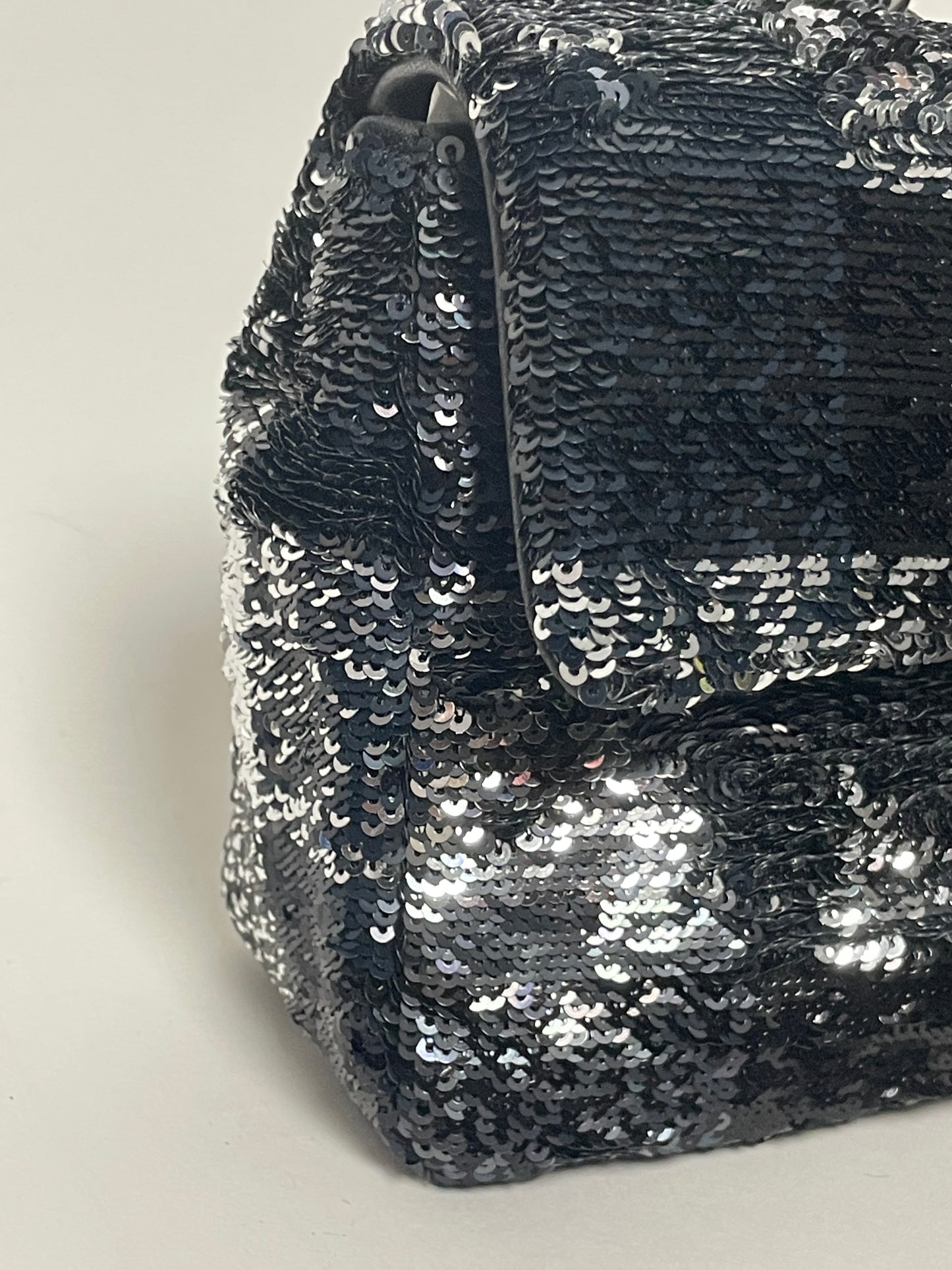 CHANEL sequin lambskin small single flap