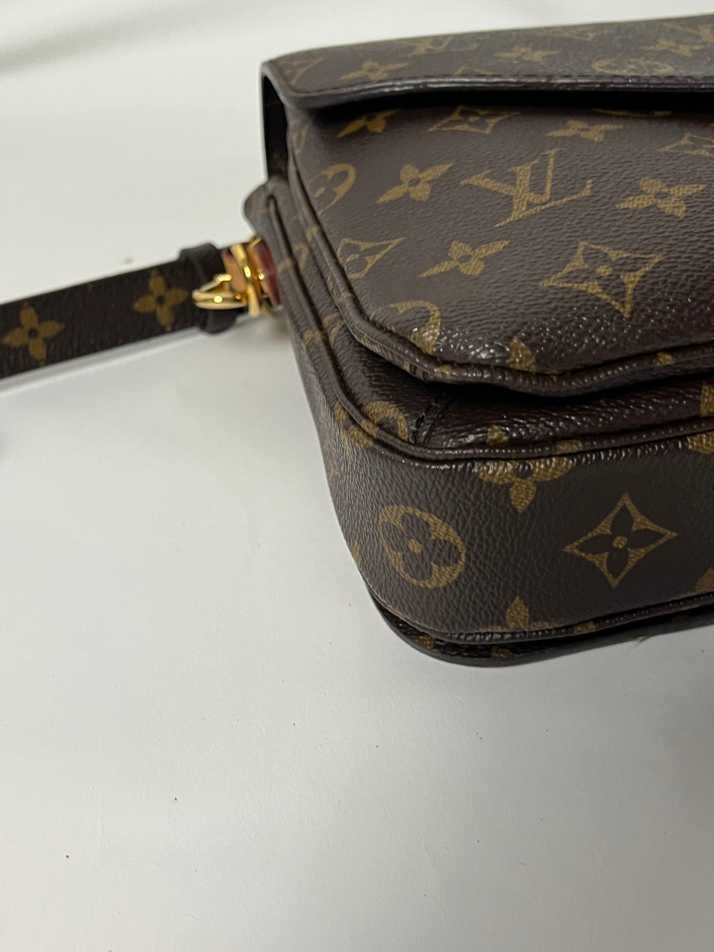 Louis Vuitton metis pochette