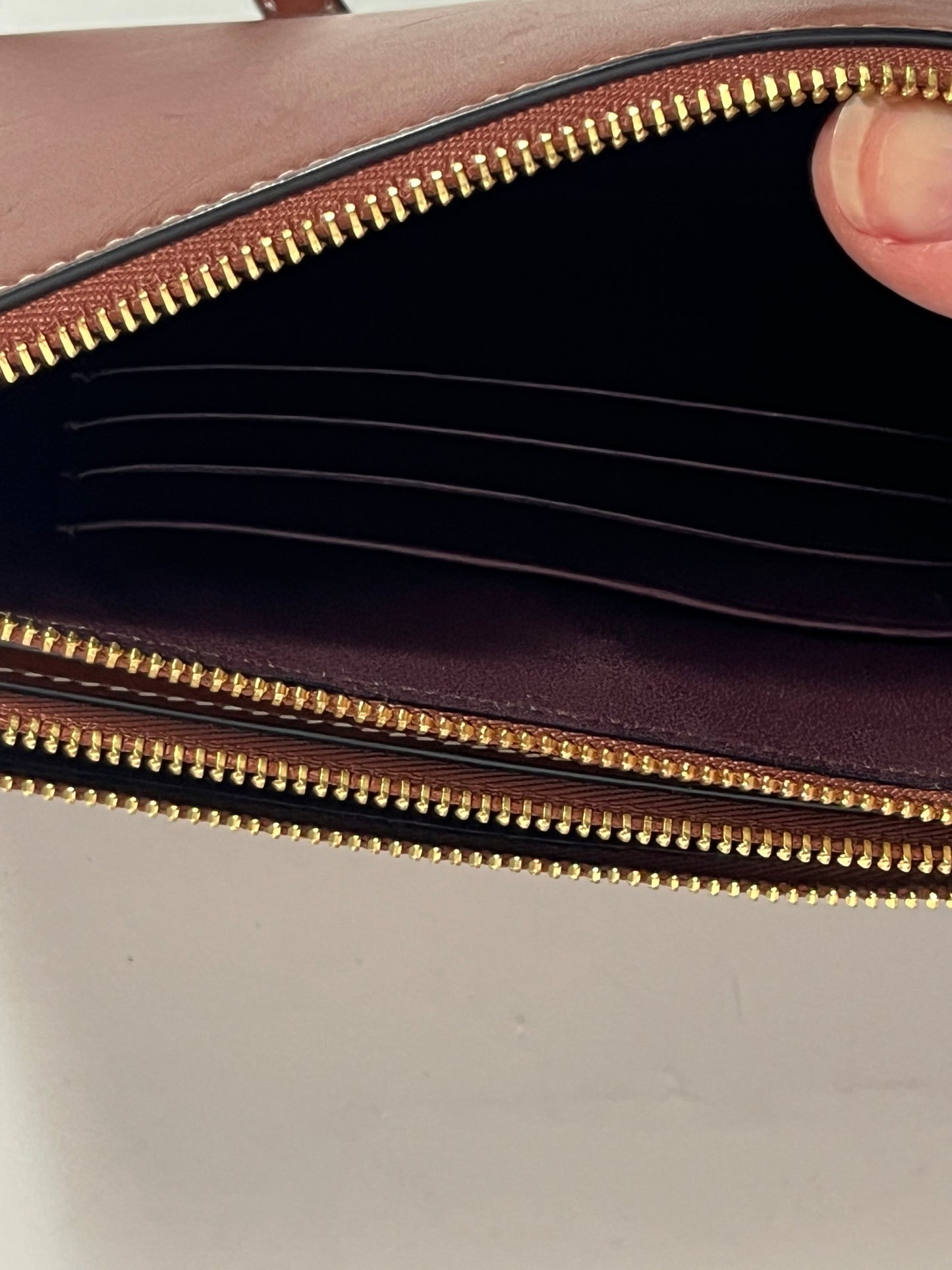 Loewe wallet on a chain