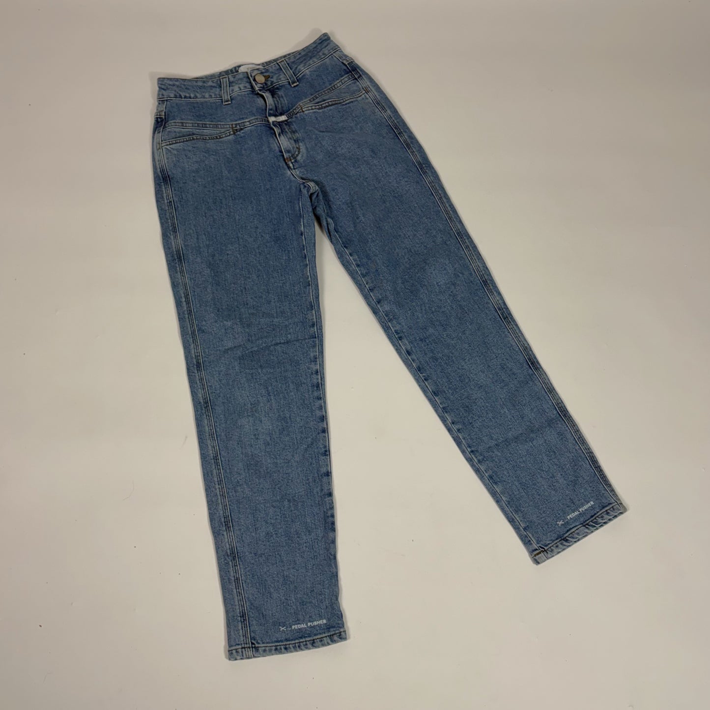 Closed Light Wash Jeans