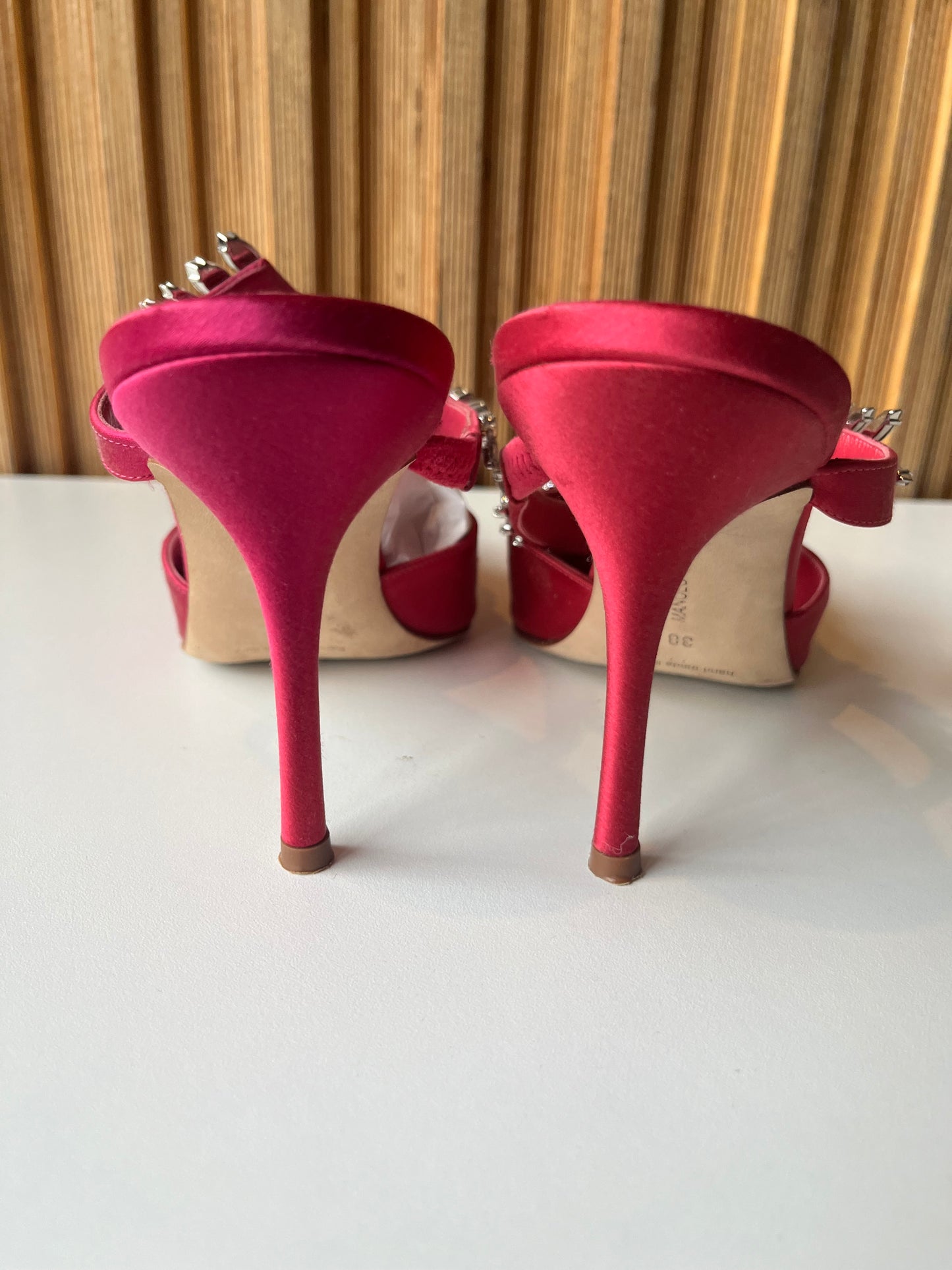 Manolo Blahnik Lurum 90 pink satin mules size 38