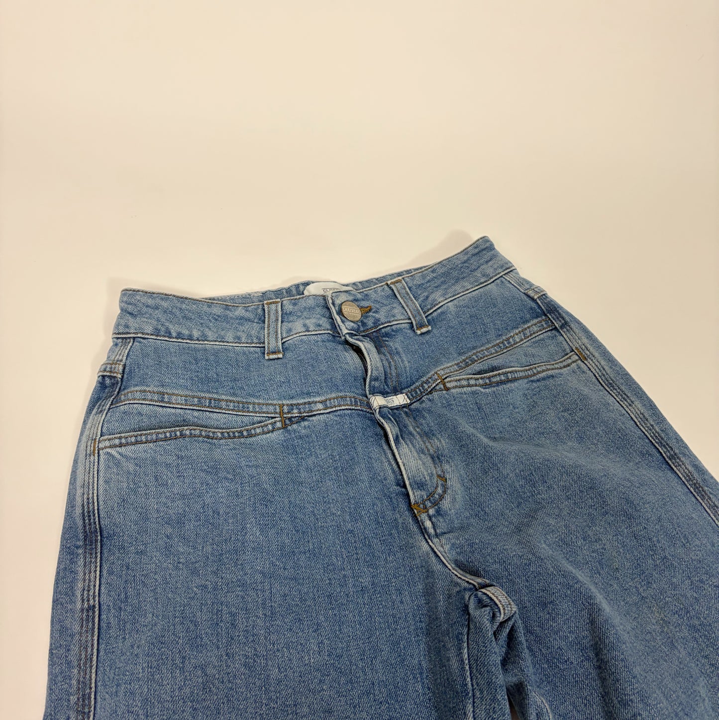 Closed Light Wash Jeans