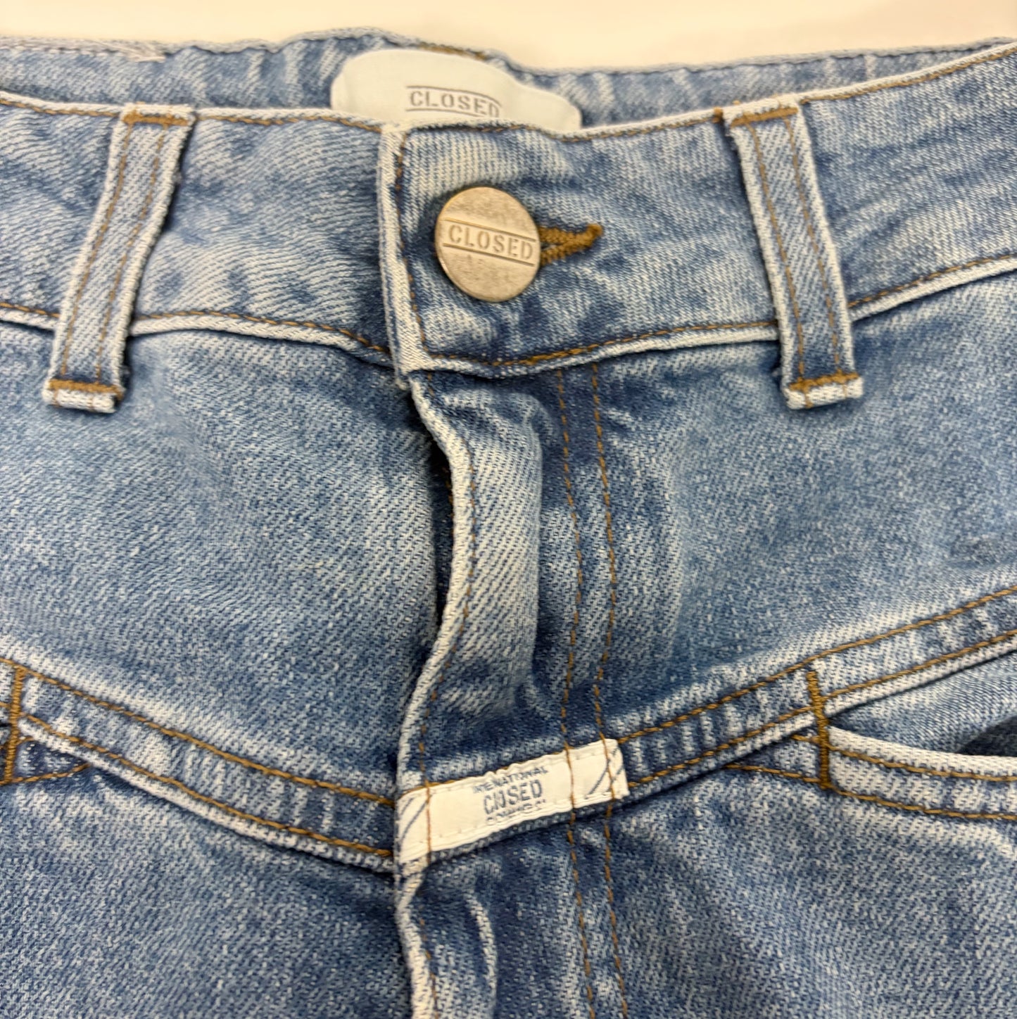 Closed Light Wash Jeans