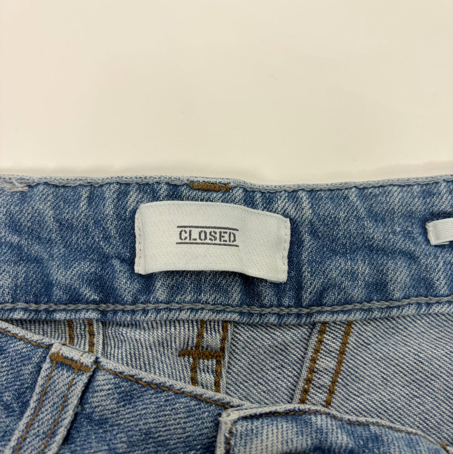 Closed Light Wash Jeans