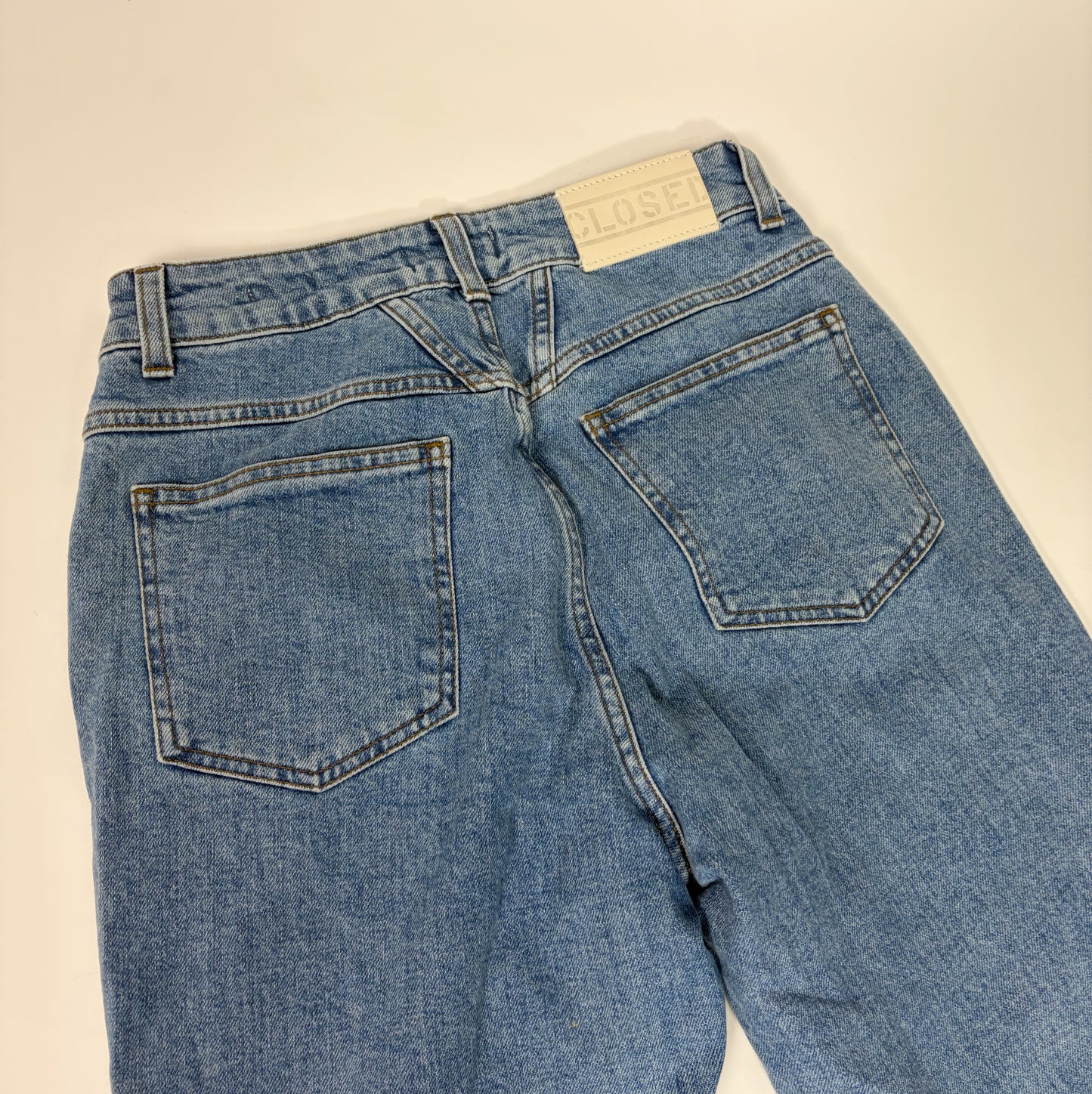 Closed Light Wash Jeans