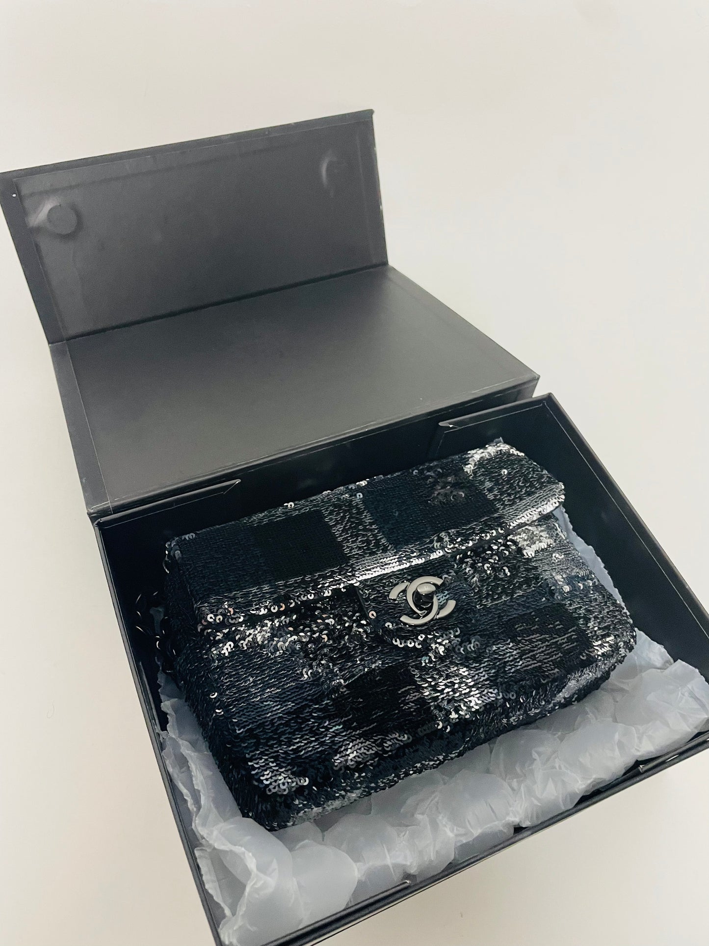 CHANEL sequin lambskin small single flap