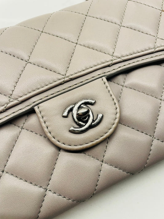CHANEL lambskin single flap small