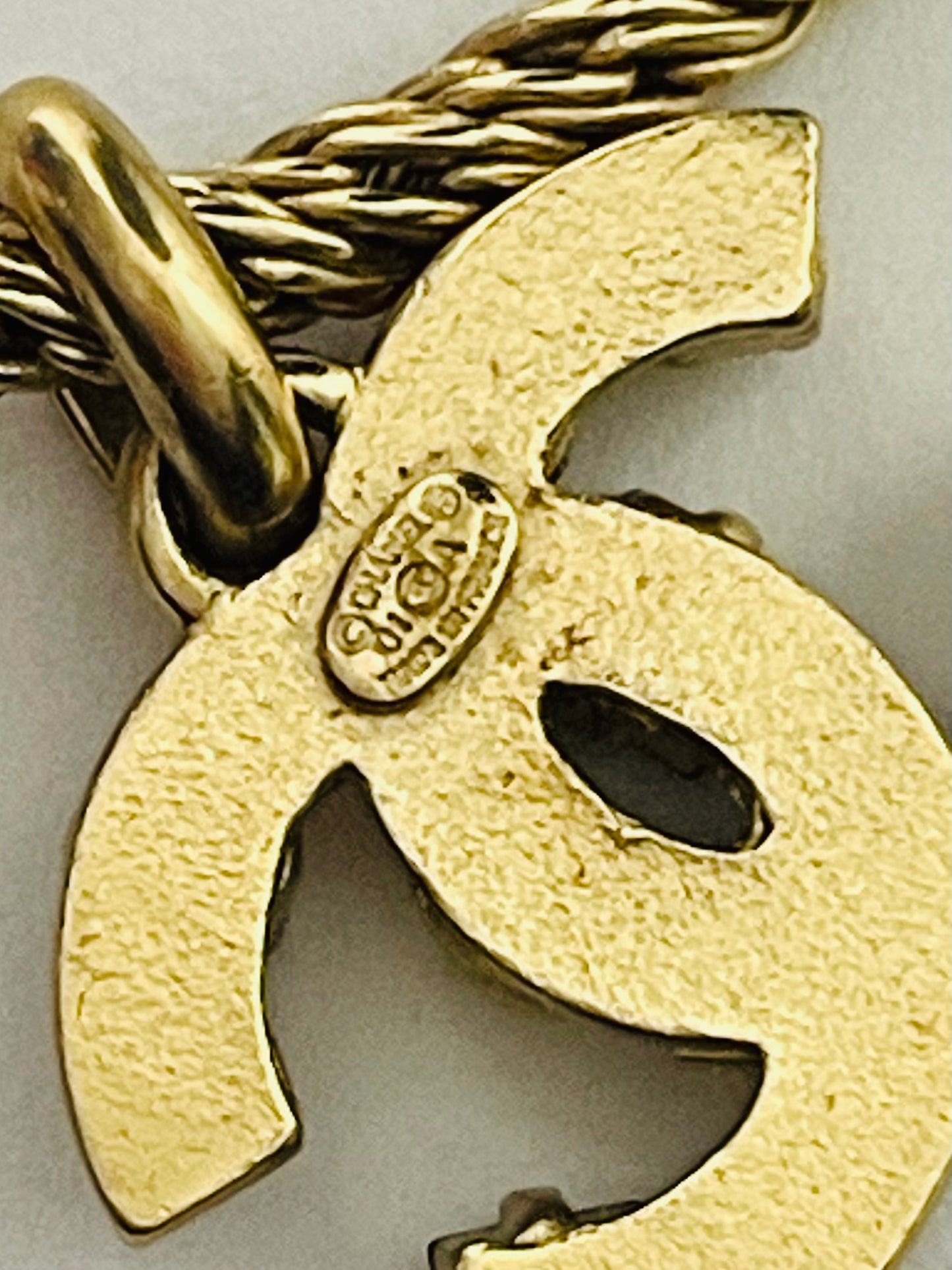 CHANEL jewel CC necklace