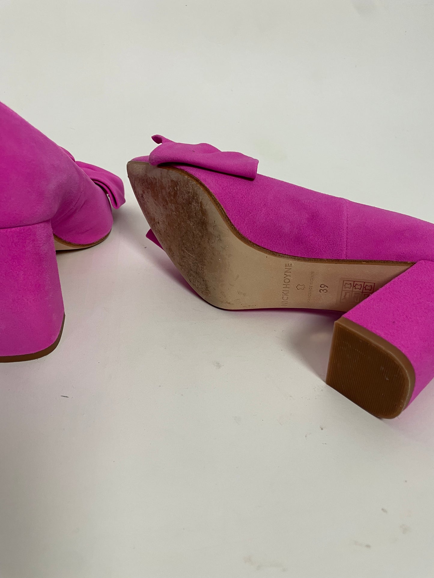 Nicki Hoyne Bow Pump s39