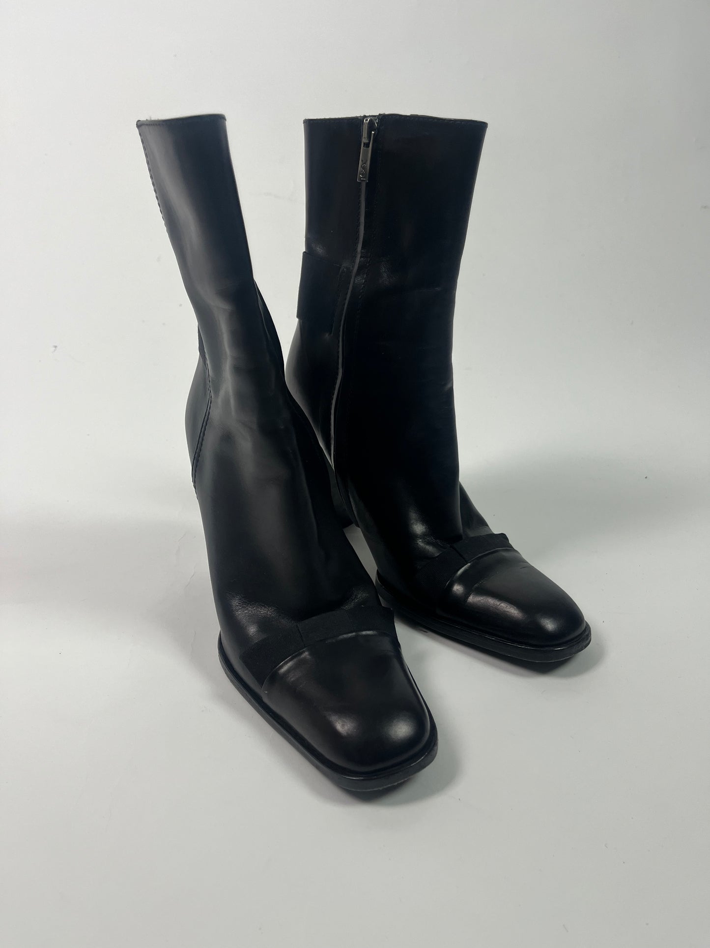 Yves Saint Laurent ankle boot size 37