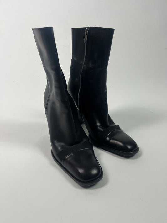 Yves Saint Laurent ankle boot size 37