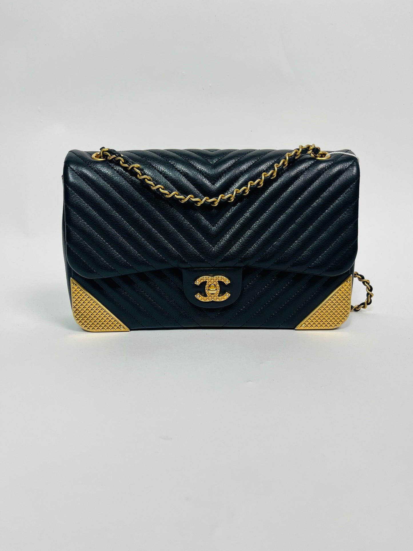 CHANEL rock the corner chevron flap.