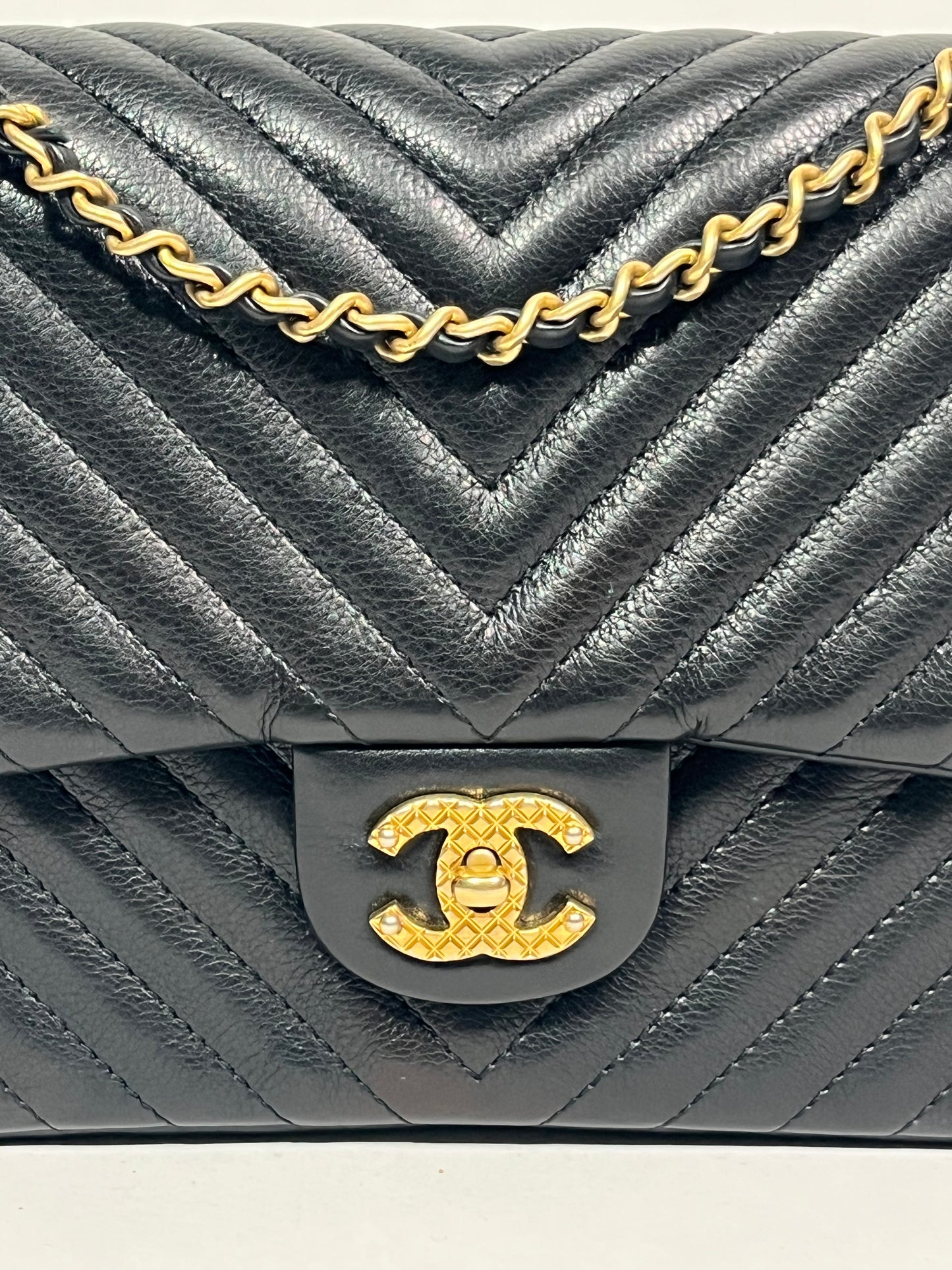 CHANEL rock the corner chevron flap.