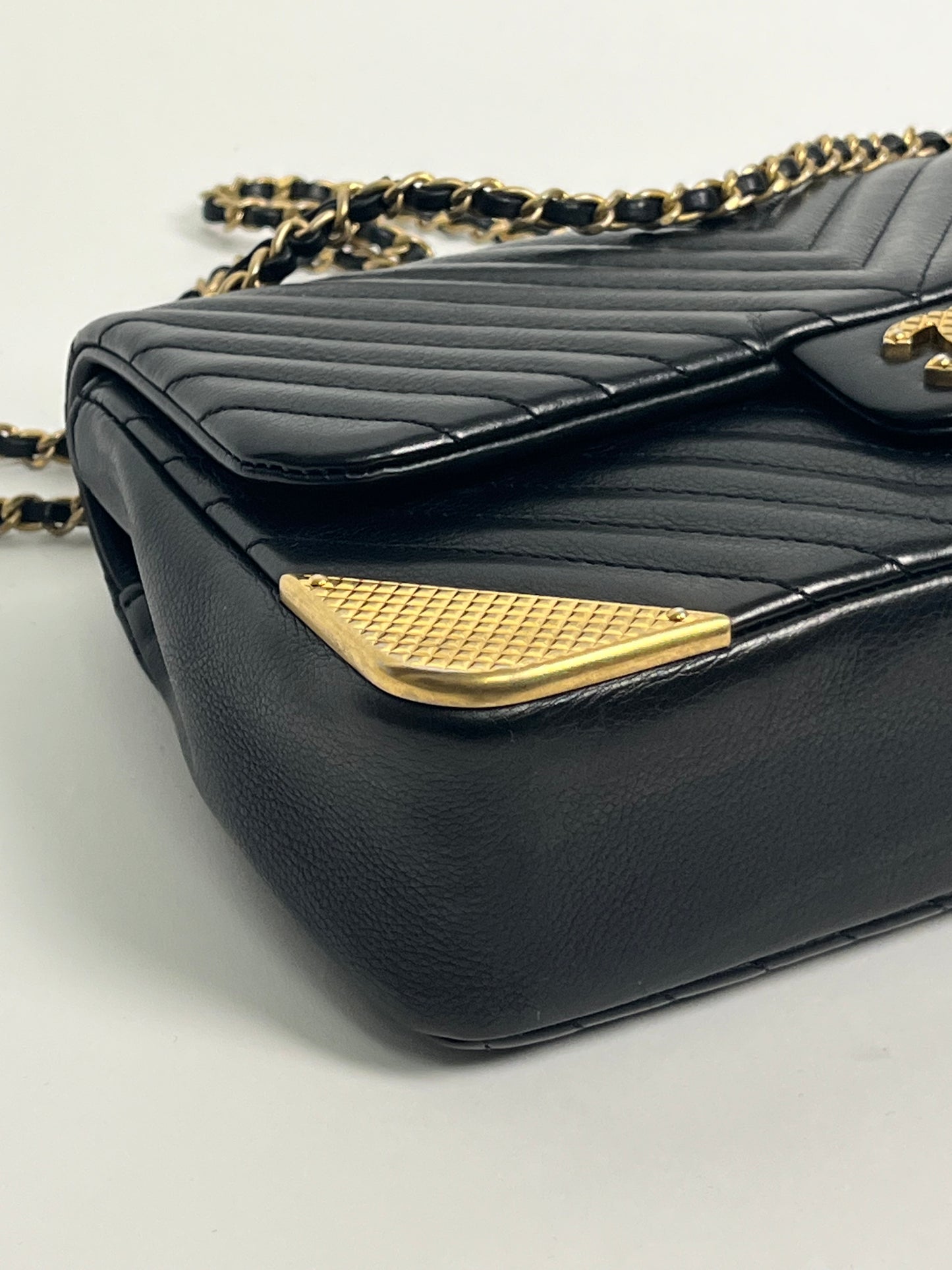 CHANEL rock the corner chevron flap.