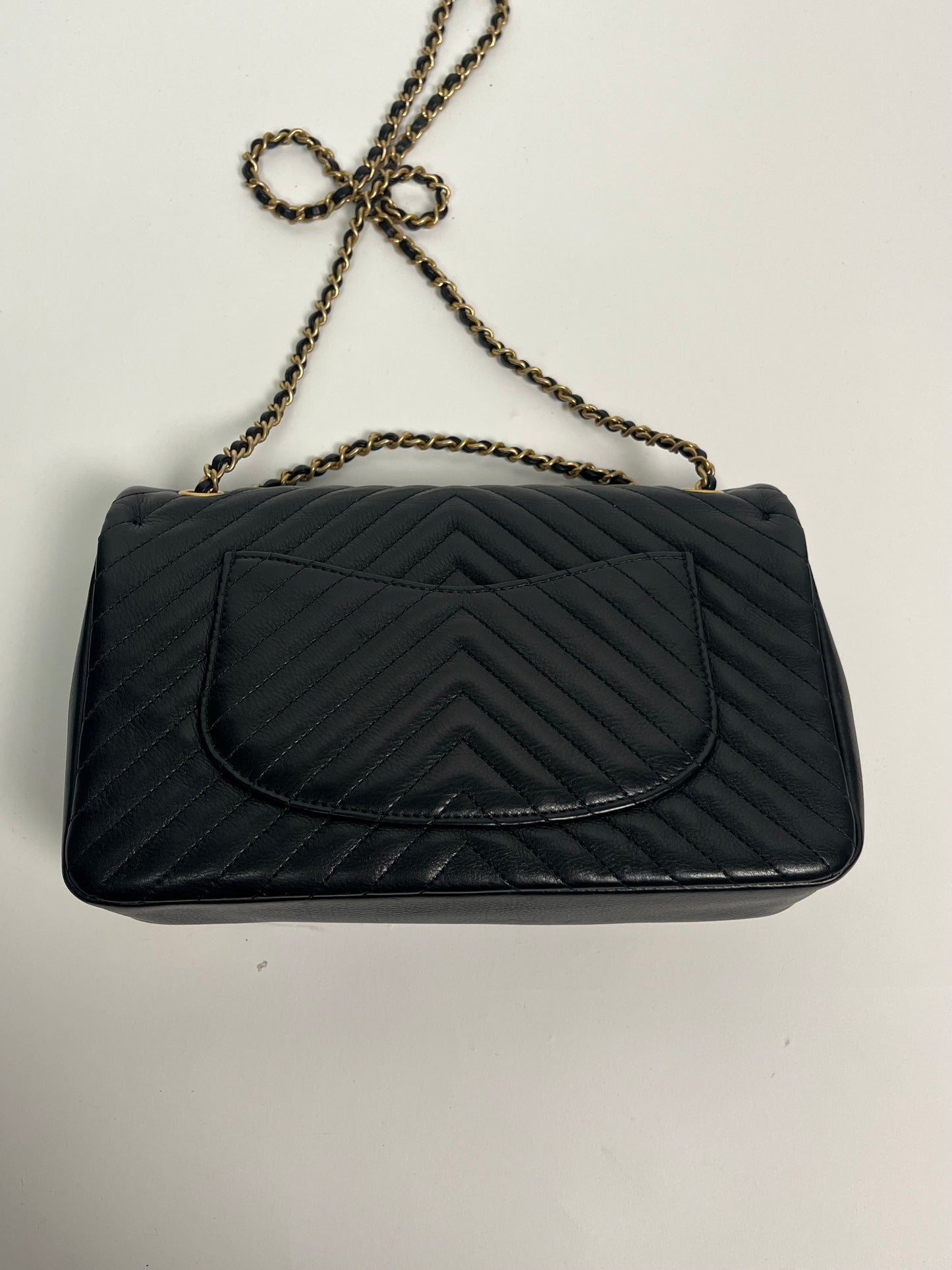 CHANEL rock the corner chevron flap.