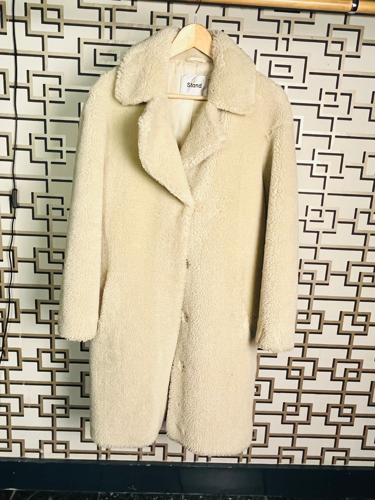 Stand fun fur coat