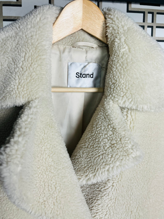 Stand fun fur coat