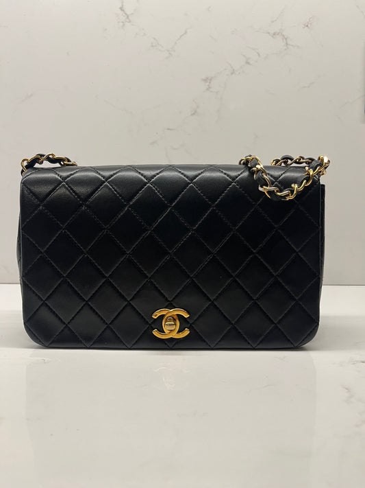 Vintage CHANEL full flap lambskin