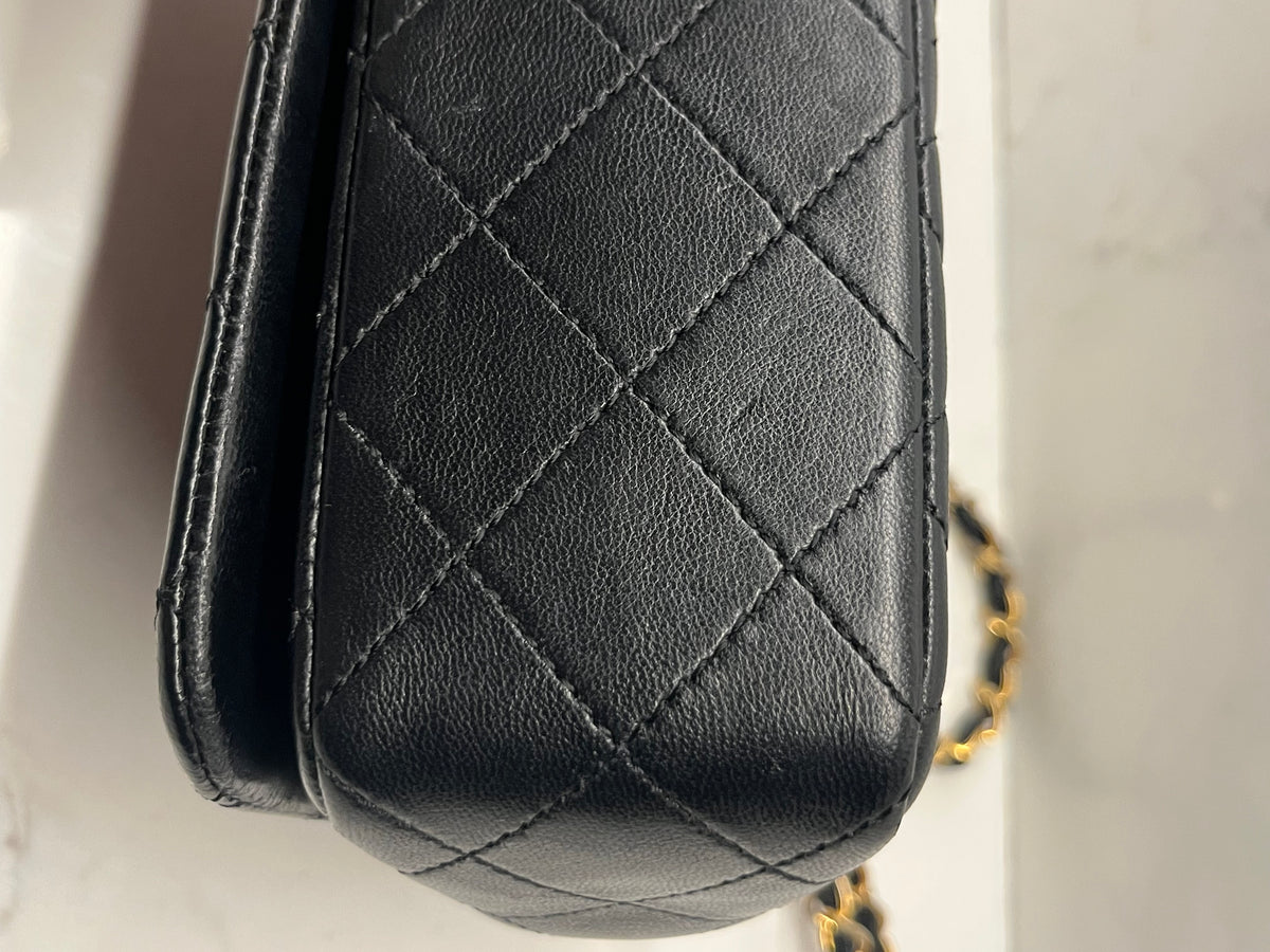 Vintage CHANEL full flap lambskin